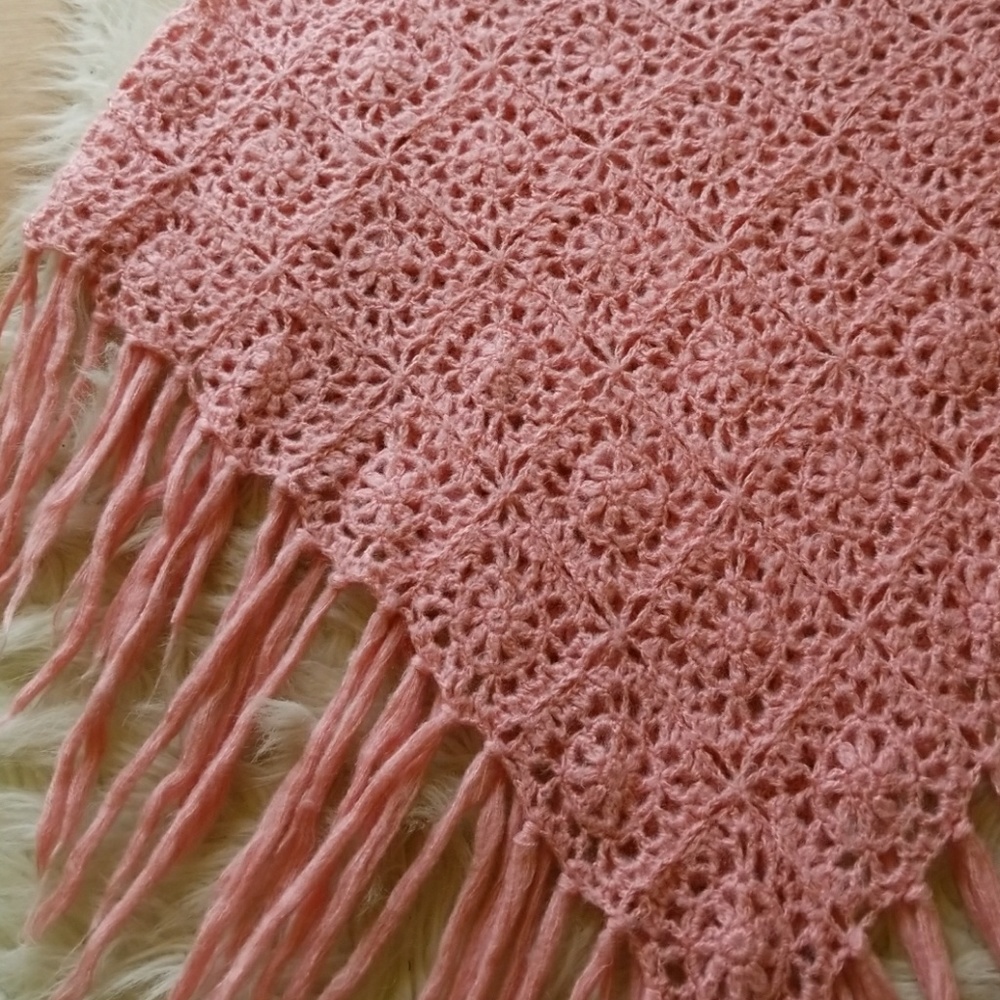 ๐๐ Pink Knitted Pancho ๐๐ - Picture 4 of 4